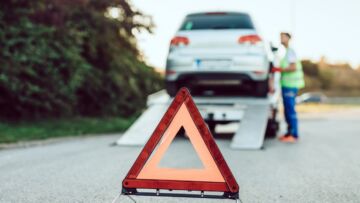 Przerażający wypadek na S-52 w kierunku Cieszyna – śmierć pracownika służby drogowej