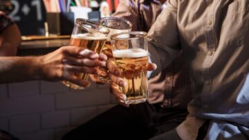 Pracownicy Śląskiego Urzędu Celno-Skarbowego zabezpieczyli 120 litrów nielegalnego alkoholu w pobliżu Cieszyna