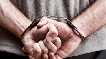 Poszukiwany mężczyzna z Cieszyna zatrzymany podczas kontroli drogowej – grozi mu do 5 lat więzienia