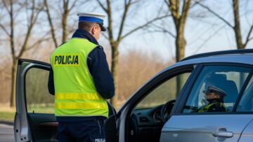 Bezpieczny weekend na drogach powiatu cieszyńskiego – policjanci w akcji!