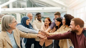 Kreatywne spotkania pokoleń: Wolontariuszki z Cieszyna inspirują seniorów w Zamku