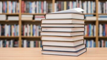 Lokalne autorki obdarowują Bibliotekę Miejską w Cieszynie nowymi książkami