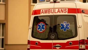 Czujki dymu i tlenku węgla w domach seniorów – strażacy z Cieszyna ratują życie