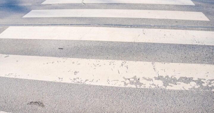 nowy-chodnik-na-ul--helmuta-kajzara-poprawia-bezpi-auto-5980