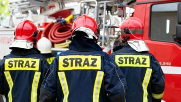 Ustronie: Strażacy doskonalą umiejętności nieinwazyjnego otwierania drzwi