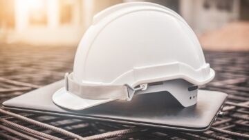 Przebudowa kładki w Kończycach Małych: nowoczesna konstrukcja nad stawem zamkowym już wkrótce!