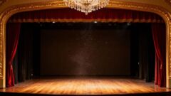 Opera i żart na scenie dla uczniów szkół średnich